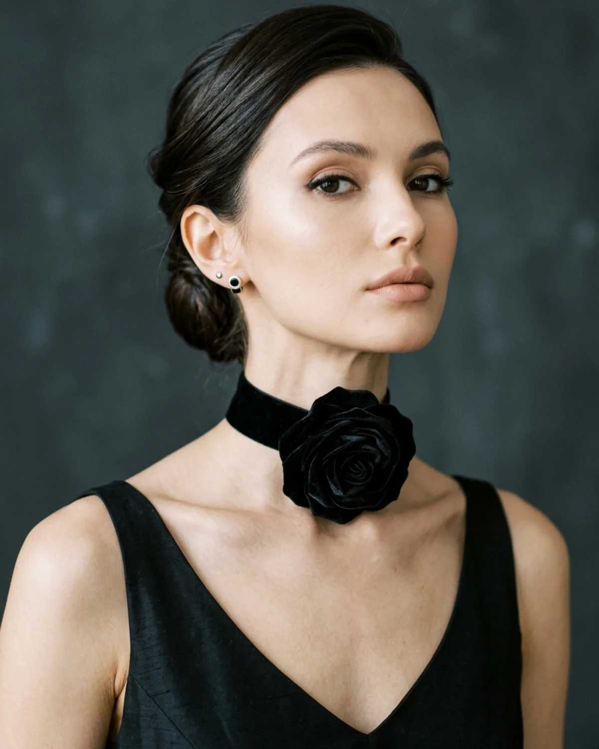 ARCHITECTURAL ROSE COLLAR