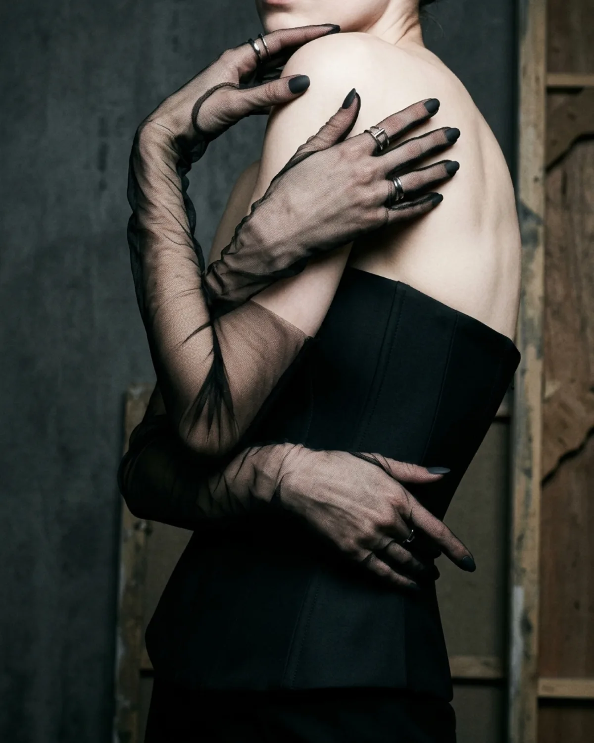 SHEER TULLE OPERA GLOVES